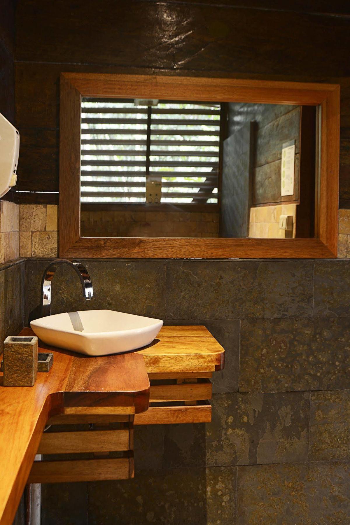 Jamu Lodge Puerto Montufar Dış mekan fotoğraf